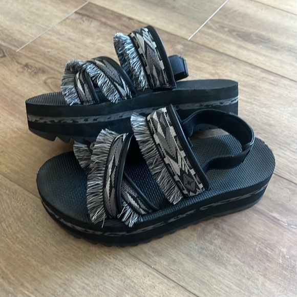 Teva Women's Flatform Ceres Embroidery-Fringe Platform Sandals in Black Size 8 - Picture 4 of 7